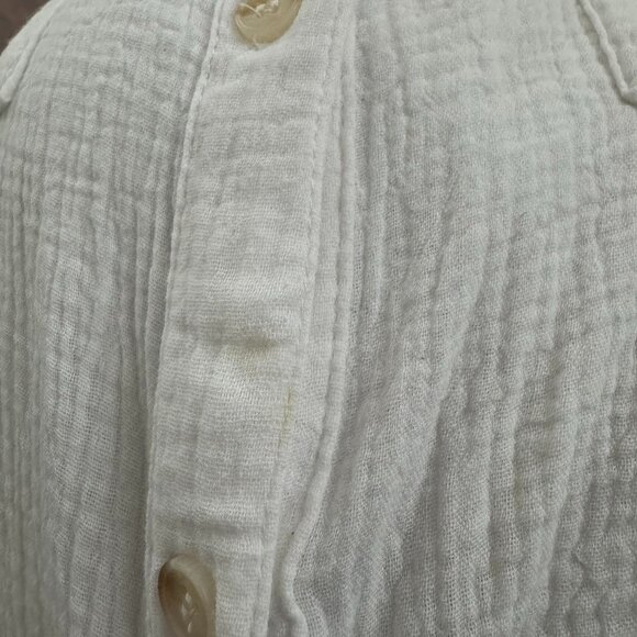 Cropped White Buttonup Blouse - Picture 4 of 5
